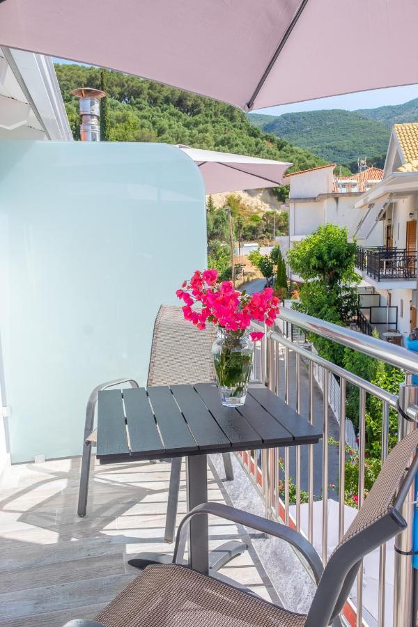 Serenity Luxe Suites Parga Exterior photo