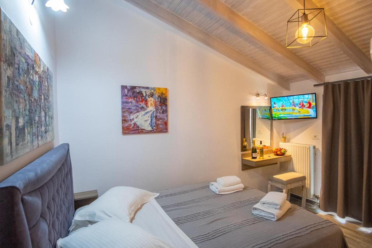 Serenity Luxe Suites Parga Exterior photo