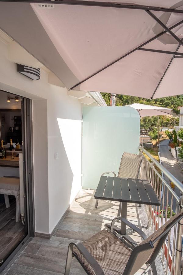 Serenity Luxe Suites Parga Exterior photo