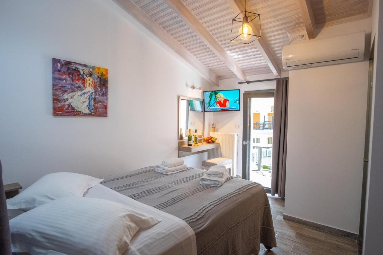 Serenity Luxe Suites Parga Exterior photo