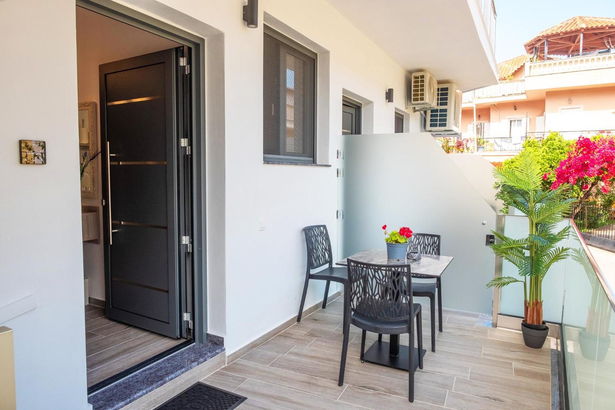 Serenity Luxe Suites Parga Exterior photo