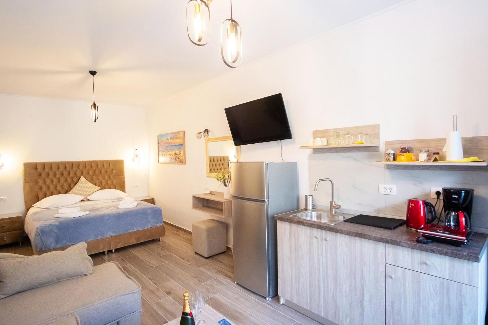 Serenity Luxe Suites Parga Exterior photo