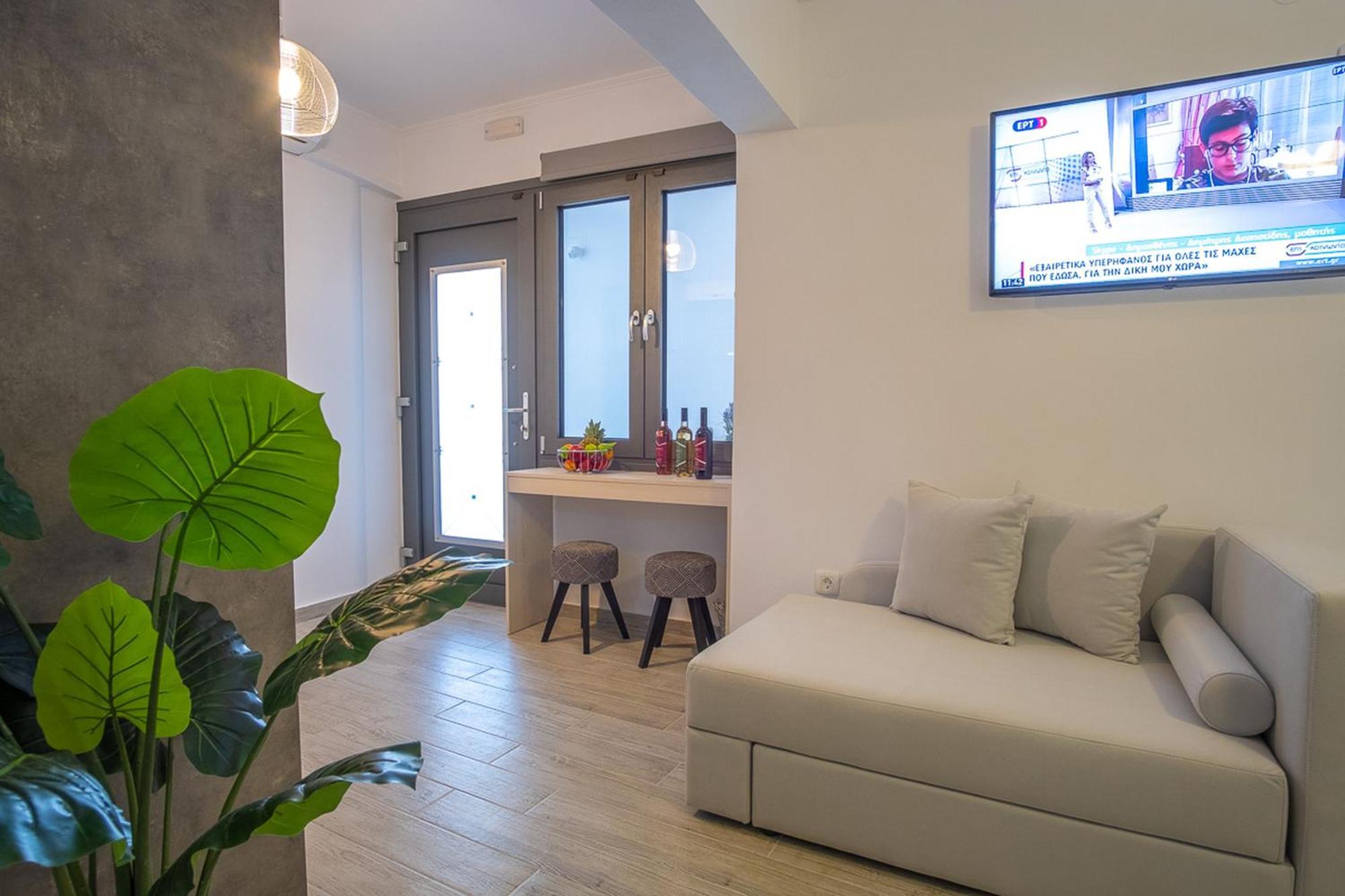 Serenity Luxe Suites Parga Room photo